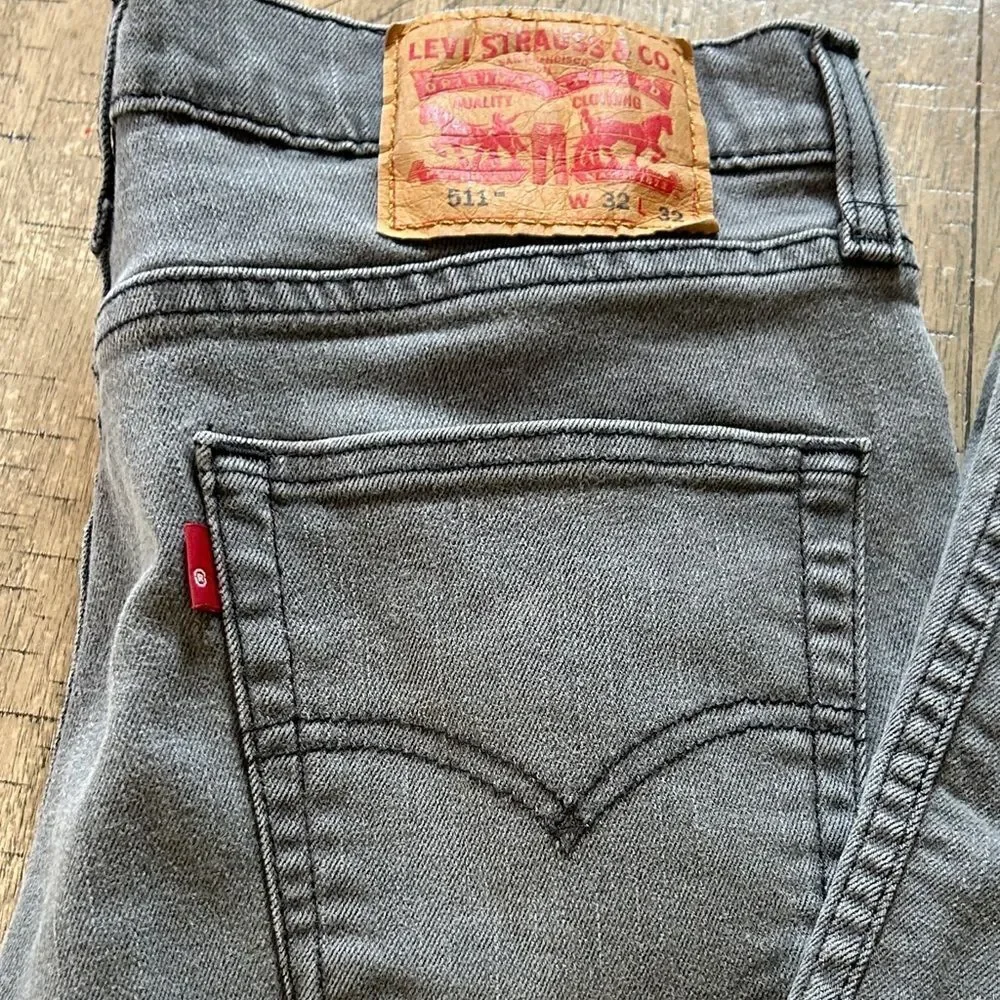 Levi's Men's Charcoal Gray Slim Jeans 👖 5 pockets for your gear ⚙️ stretch!